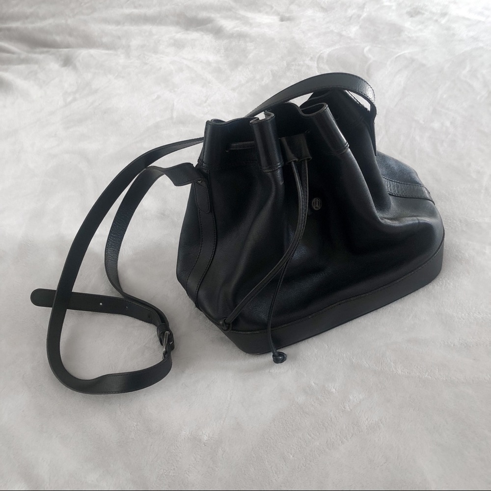 GOLD PFEIL/ black leather drawstring bucket bag
